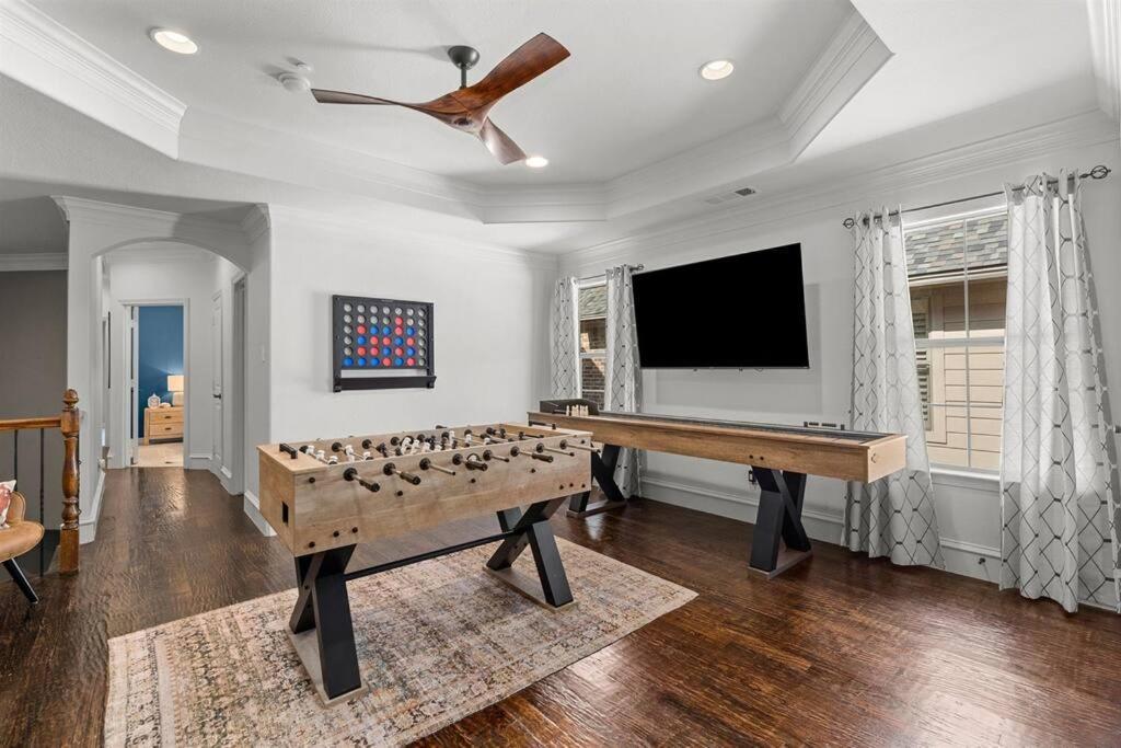 Luxury 4Br Dallas Home With Game Room And Fire Pit Exterior photo