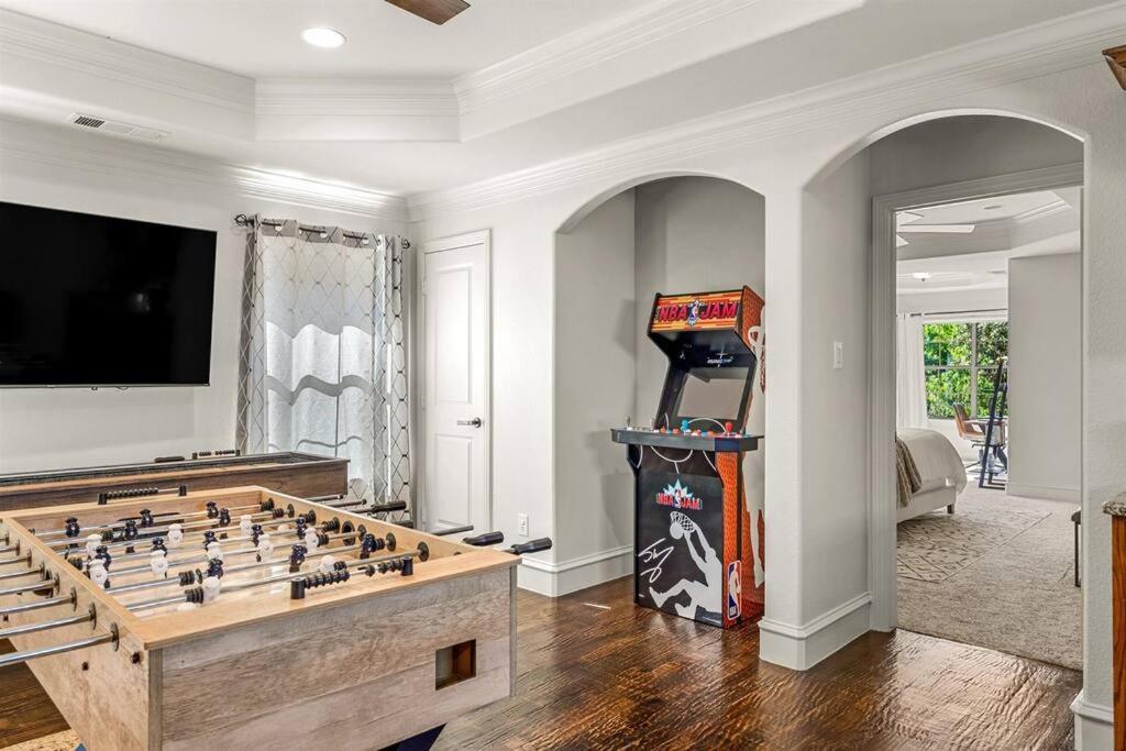 Luxury 4Br Dallas Home With Game Room And Fire Pit Exterior photo