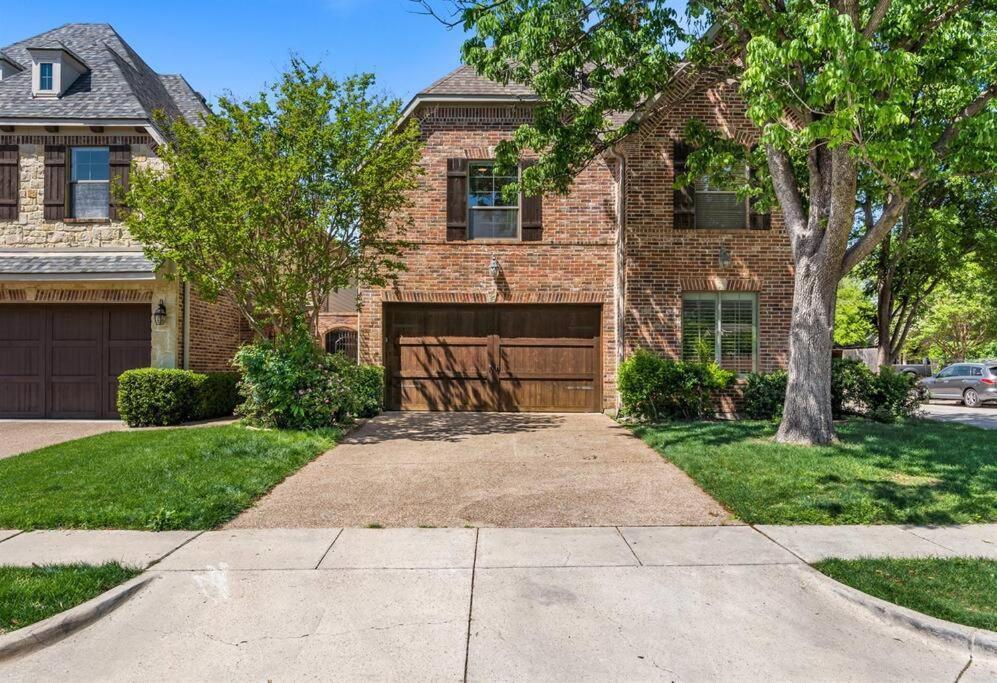 Luxury 4Br Dallas Home With Game Room And Fire Pit Exterior photo